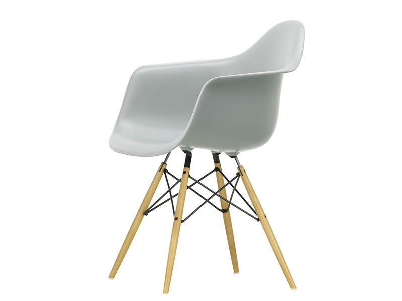 EAMES PLASTIC ARMCHAIR DAW RE