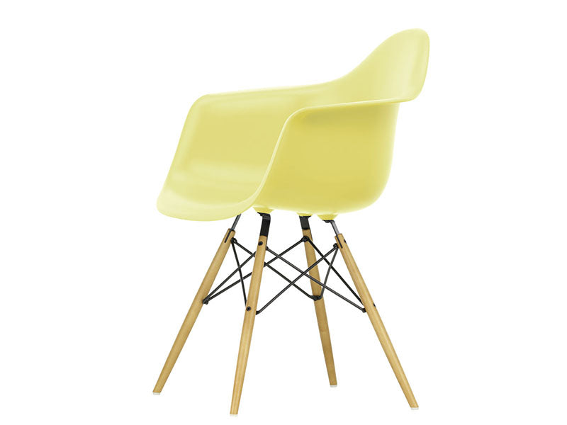 EAMES PLASTIC ARMCHAIR DAW RE