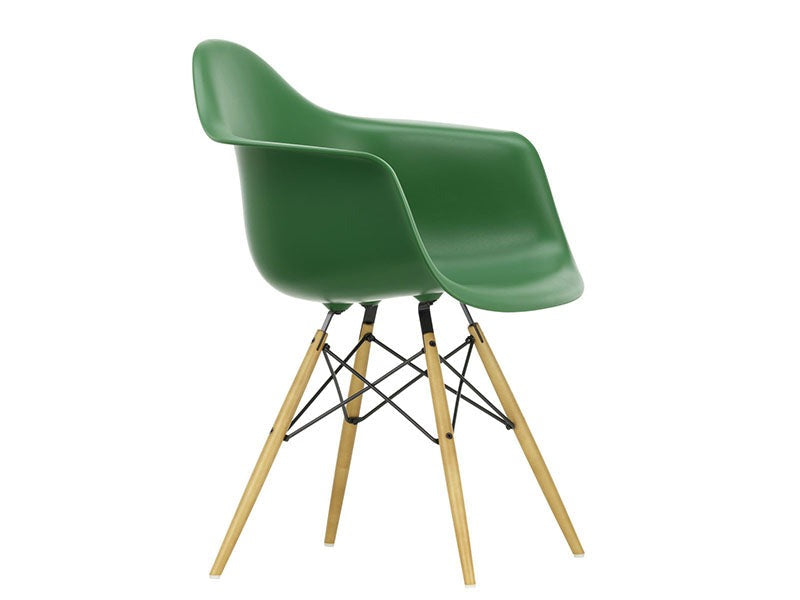 EAMES PLASTIC ARMCHAIR DAW RE