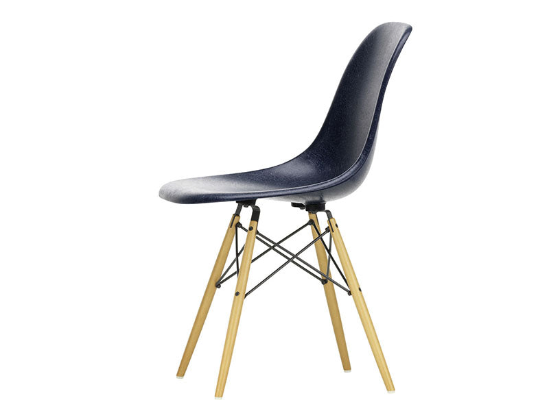 EAMES FIBERGLASS SIDE CHAIR DSW