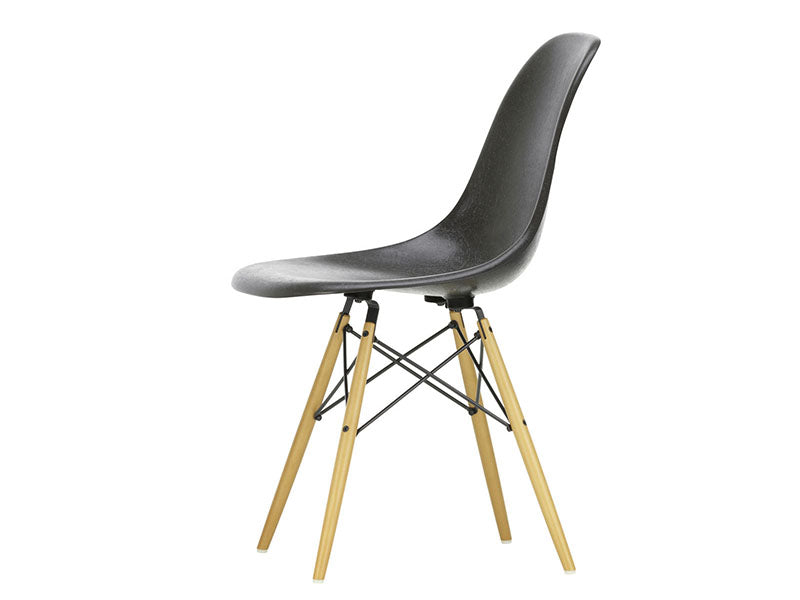 EAMES FIBERGLASS SIDE CHAIR DSW