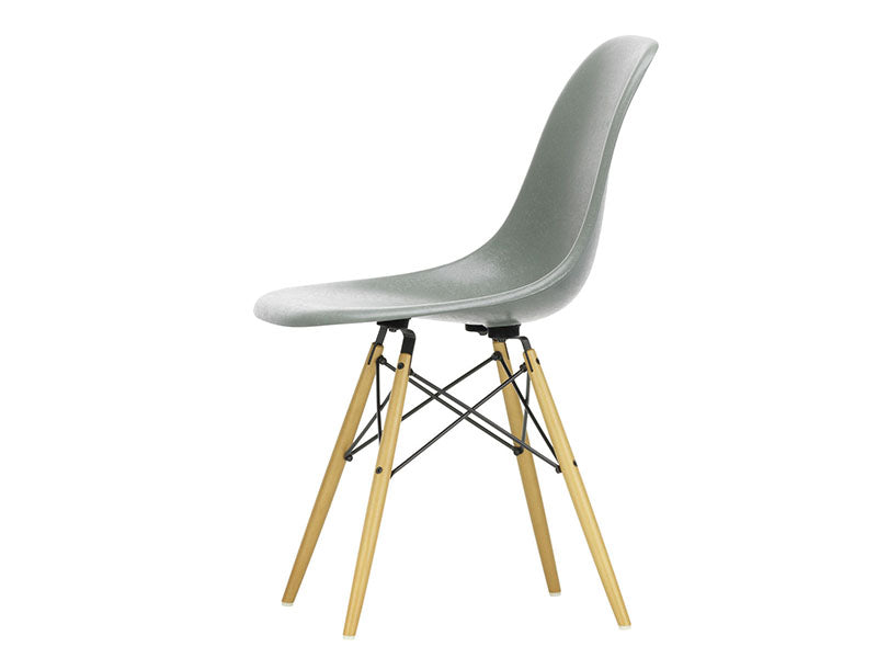 EAMES FIBERGLASS SIDE CHAIR DSW