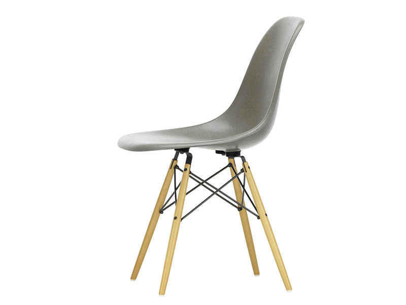 EAMES FIBERGLASS SIDE CHAIR DSW
