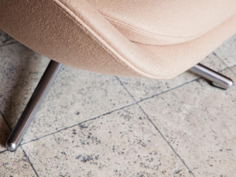 HYG LOUNGE CHAIR LOW SWIVEL BASE