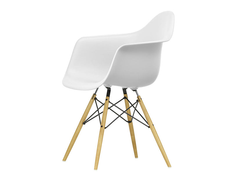 EAMES PLASTIC ARMCHAIR DAW RE