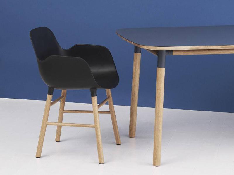 FORM ARMCHAIR WOOD BASE