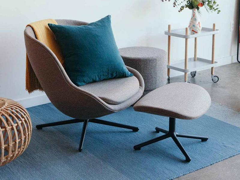 HYG LOUNGE CHAIR LOW SWIVEL BASE