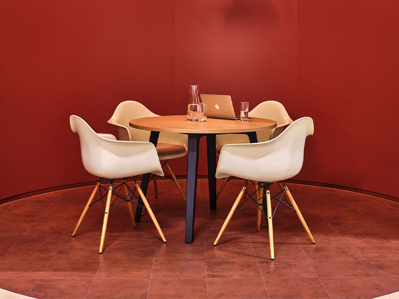 EAMES PLASTIC ARMCHAIR DAW RE