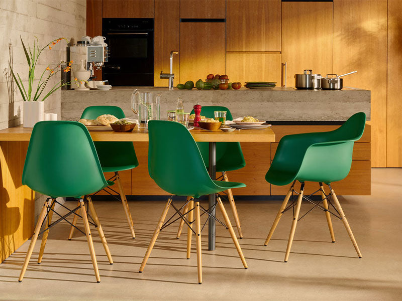 EAMES PLASTIC ARMCHAIR DAW RE