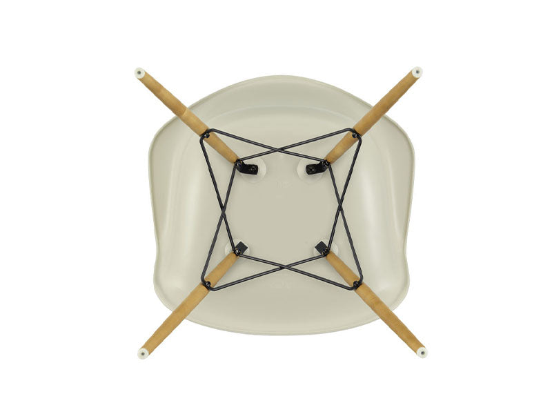 EAMES PLASTIC ARMCHAIR DAW RE