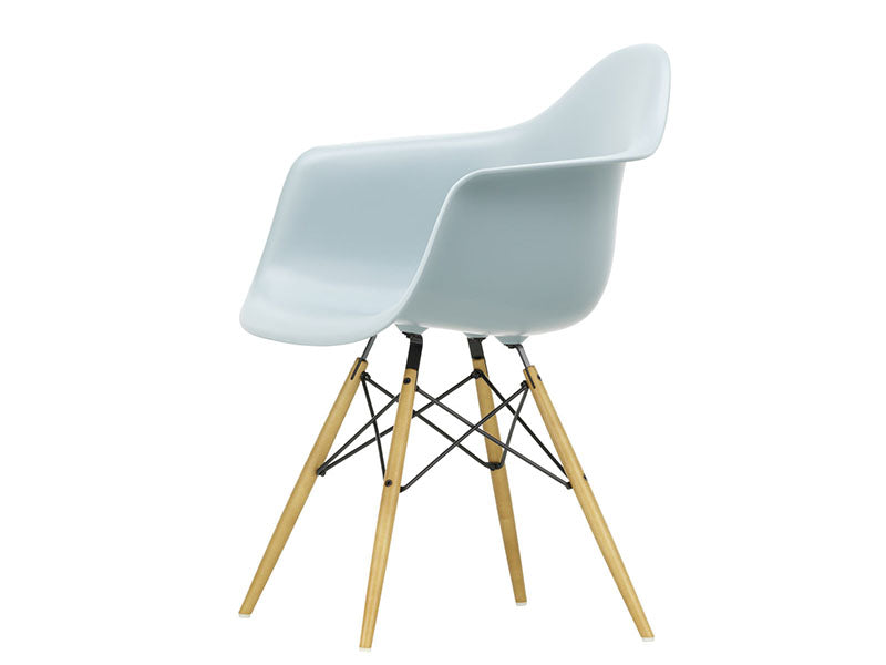 EAMES PLASTIC ARMCHAIR DAW RE