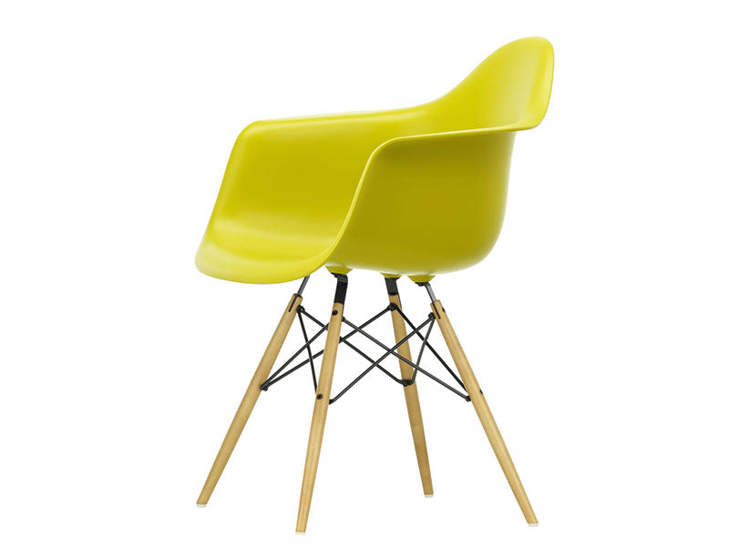 EAMES PLASTIC ARMCHAIR DAW RE