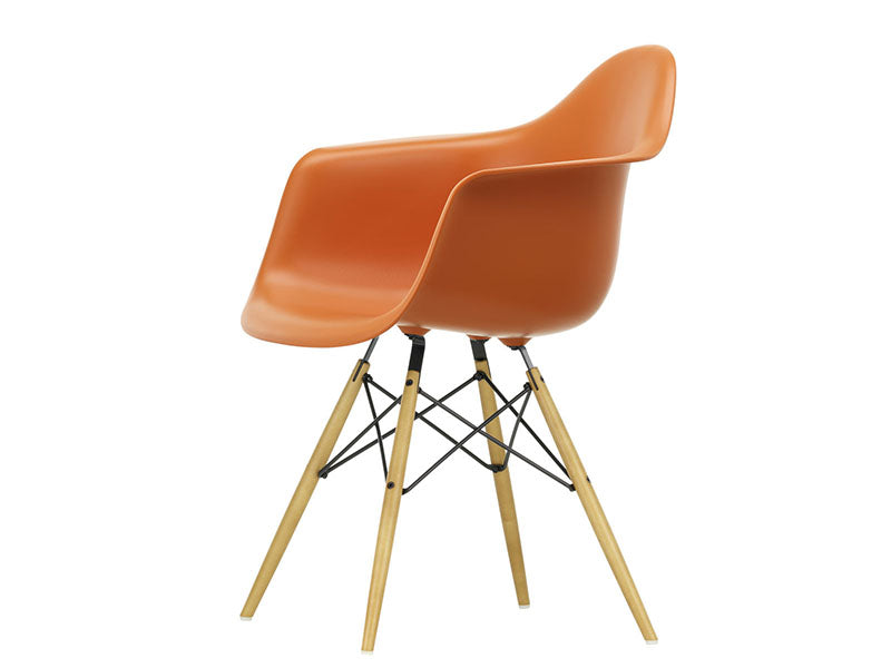 EAMES PLASTIC ARMCHAIR DAW RE