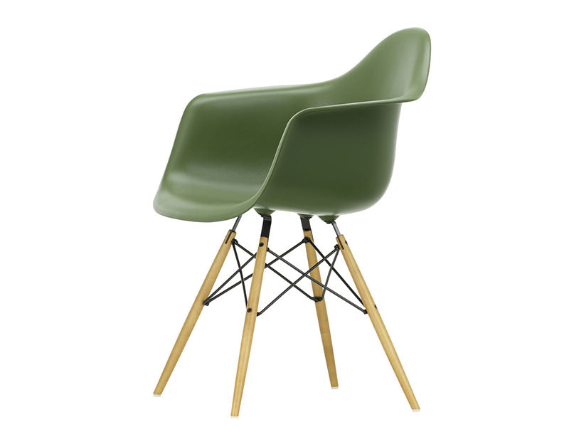 EAMES PLASTIC ARMCHAIR DAW RE