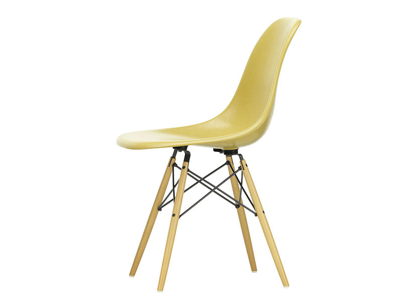 EAMES FIBERGLASS SIDE CHAIR DSW