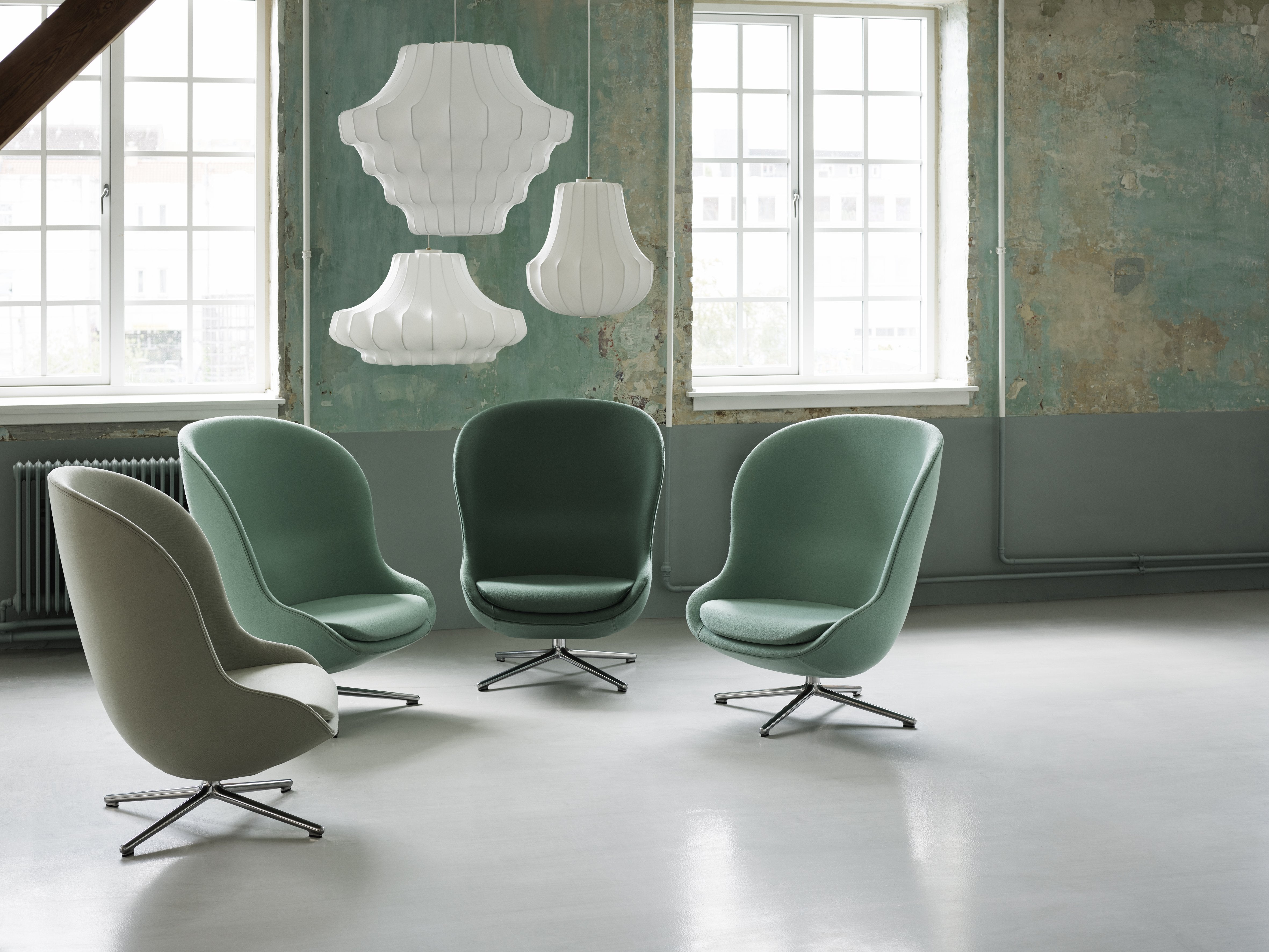 HYG LOUNGE CHAIR HIGH SWIVEL BASE