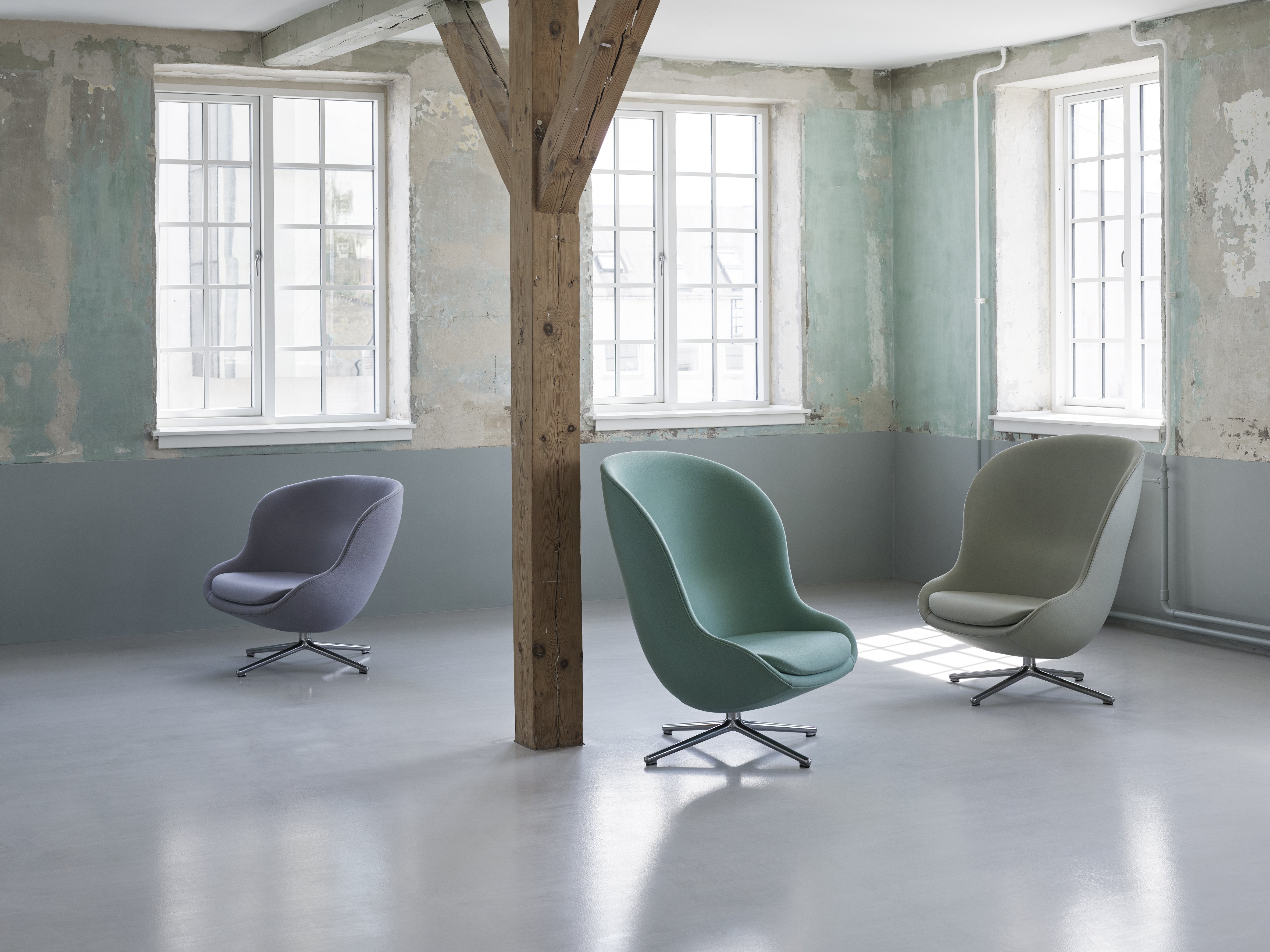 HYG LOUNGE CHAIR HIGH SWIVEL BASE