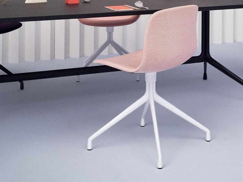 FORM CHAIR 4L SWIVEL BASE FULL UPHOLSTERY