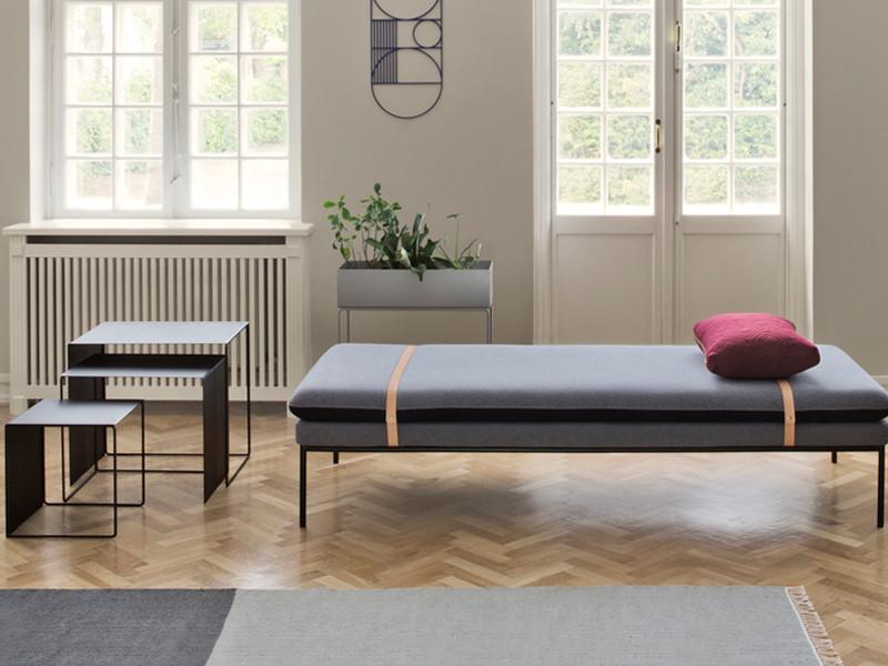 CLUSTER TABLES BLACK